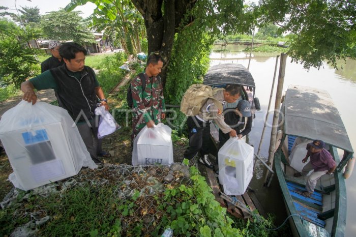 Distribusi logistik Pemilu di daerah terpencil | ANTARA Foto Tantangan Distribusi di Wilayah Terpencil