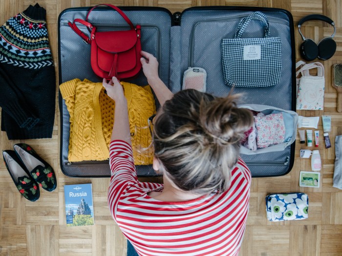 Cara Menjaga Barang Berharga Saat Traveling