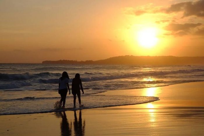 6 Sunset Pantai Terindah di Indonesia - Trip Sumba Pantai dengan Sunset Terindah di Indonesia