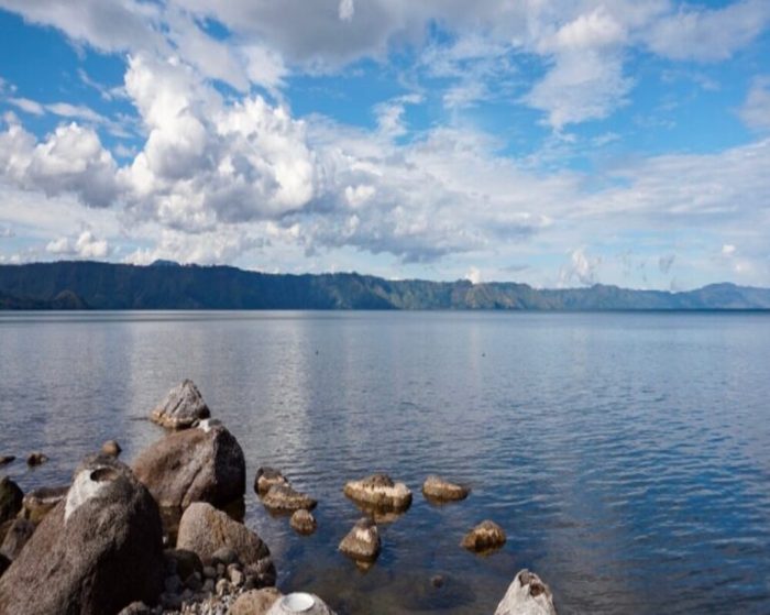 Tempat Wisata Tepi Danau yang Menenangkan