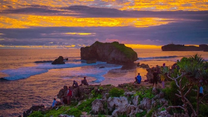 Wisata Pantai dengan Sunrise Paling Memukau