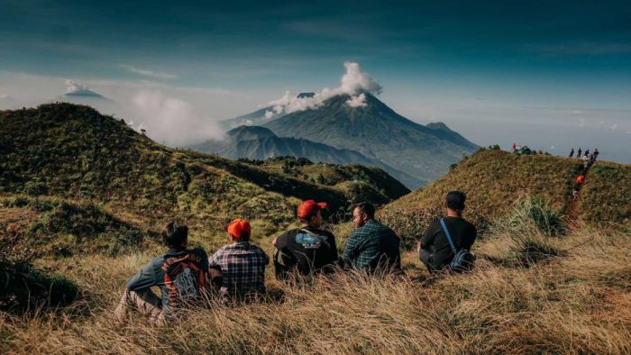 Gunung Terbaik untuk Pendakian Pemula